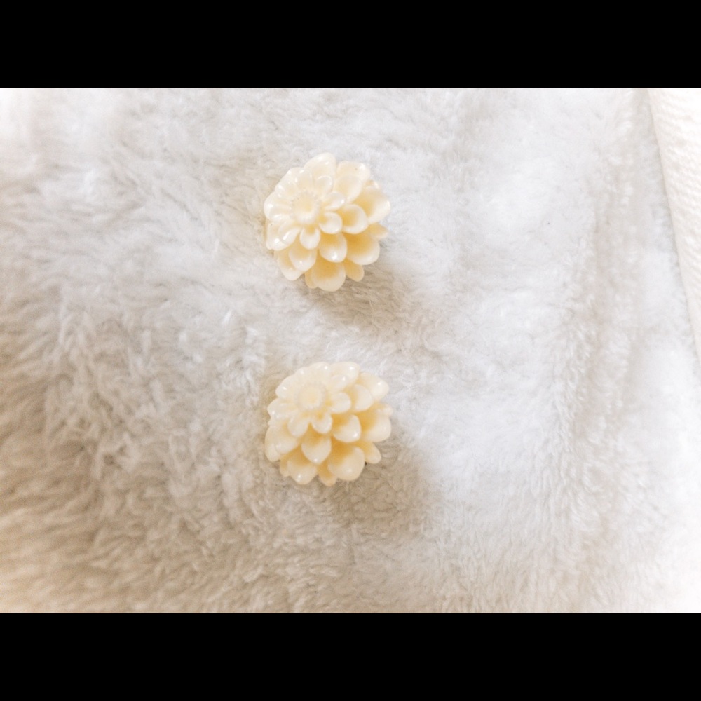Cream colored Enamel flower earrings